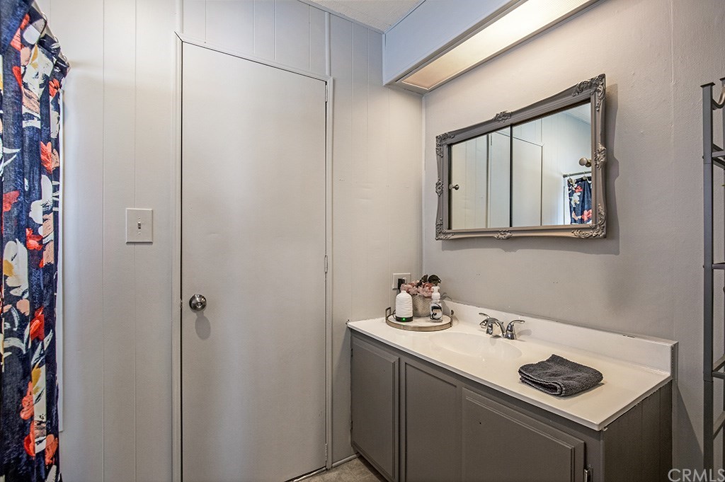 1630 Barranca Avenue, Unit 113 Glendora, CA 91740 - Photo 14 of 33 BATHROOM #1 - JACK N JILL - ENTRY FROM THE LIVING ROOM AND 1ST BEDROOM