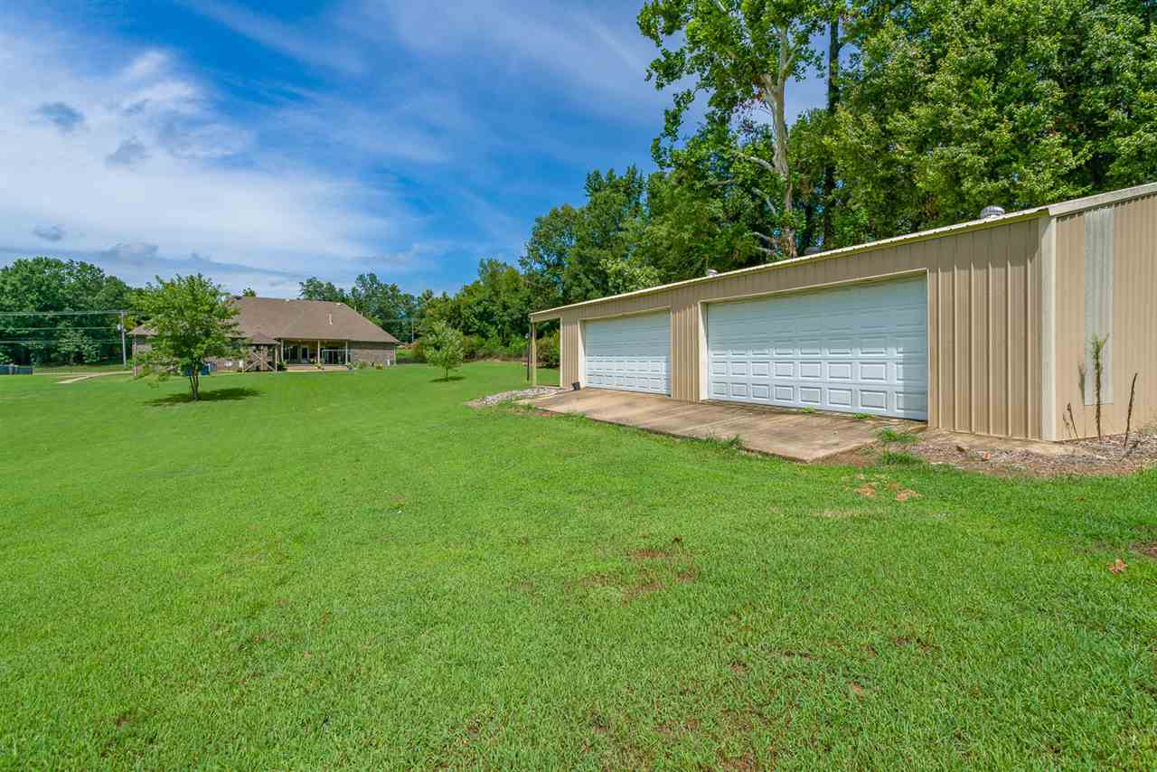 1005 Robertson Road Memphis, TN 38127 - Photo 24 of 25 Someone is going to absolutely love this BIG oversized Workshop. It measures (60x30) square feet!
