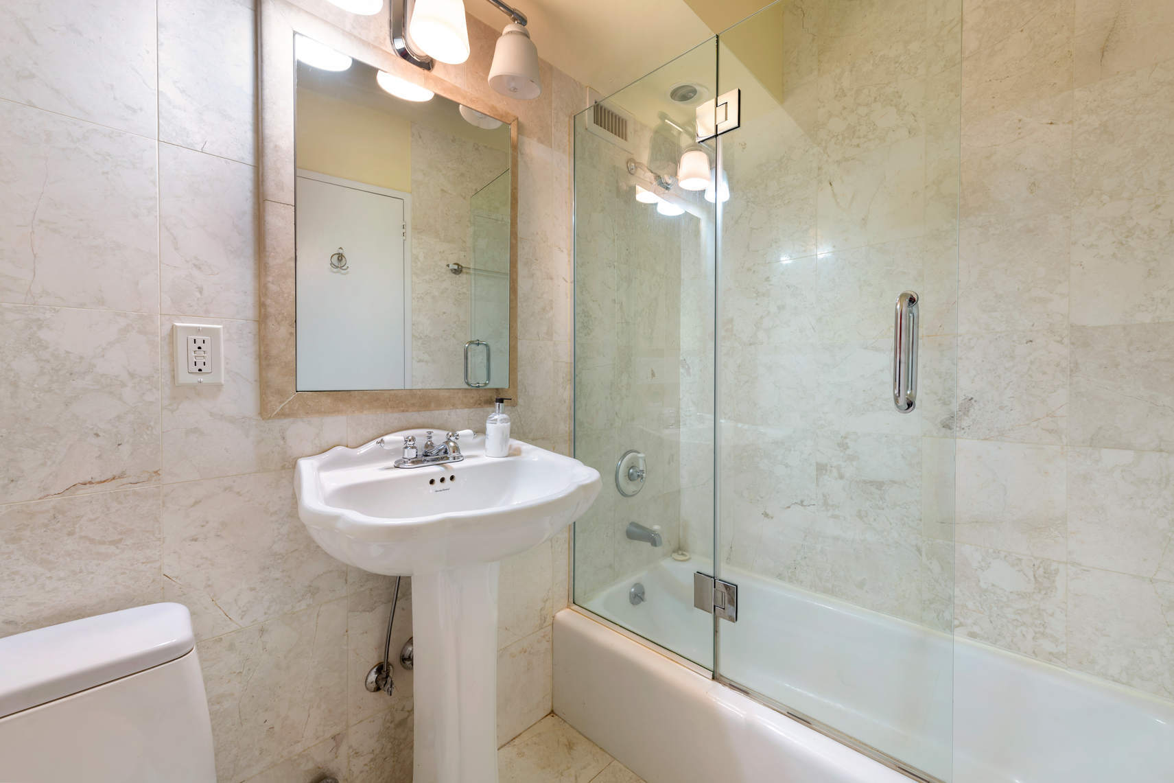 200 East 58th Street, Unit 7H Manhattan, NY 10022 - Photo 11 of 12