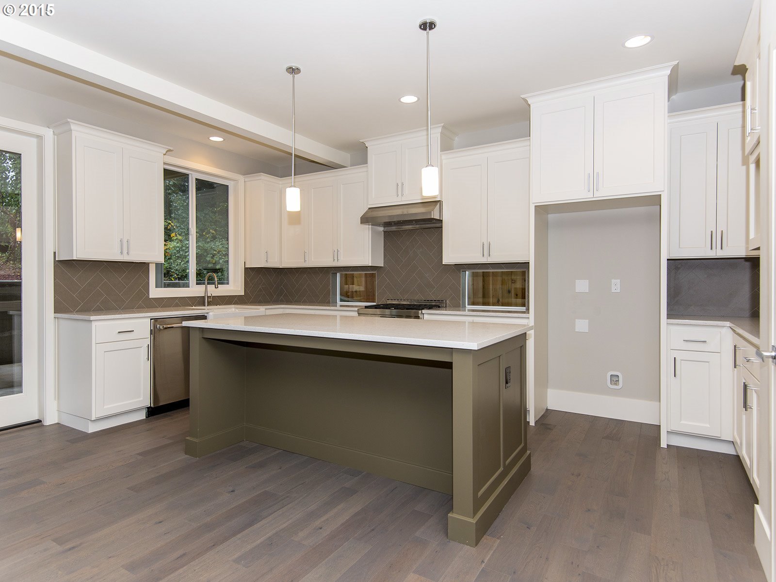 9435 Southwest View Point Terrace Portland, OR 97219 - Photo 12 of 31