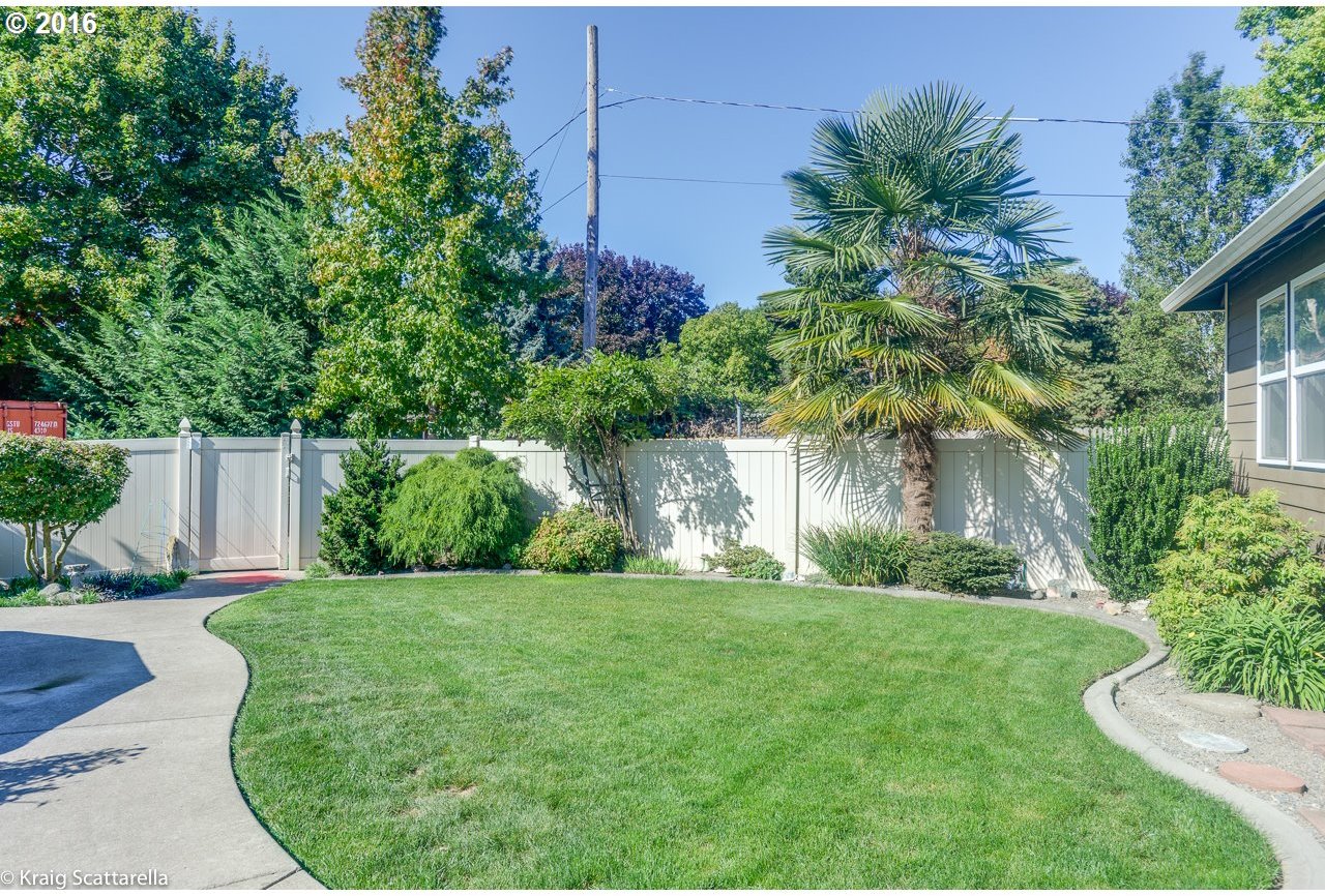 306 Northeast South Shore Road Portland, OR 97211 - Photo 4 of 18 Gallery Image 4