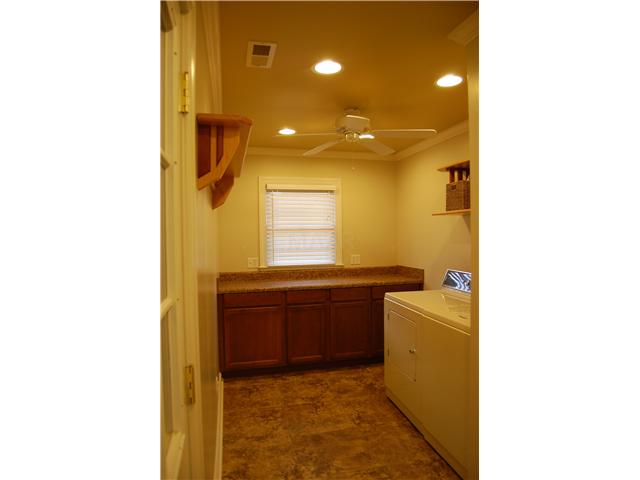 349 Avon Road Memphis, TN 38117 - Photo 12 of 12 Another view of laundry room