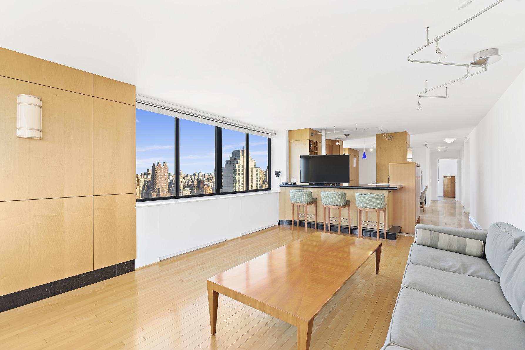 330 East 75th Street, Unit 32A Manhattan, NY 10021 - Photo 2 of 10