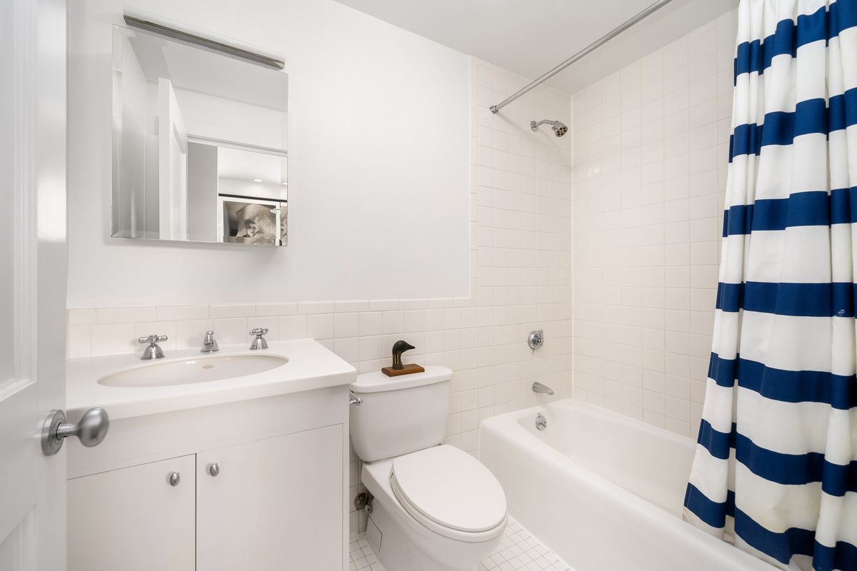 67 Perry Street, Unit 4 Manhattan, NY 10014 - Photo 5 of 10