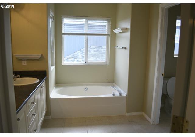 15951 Northwest Rondos Drive Portland, OR 97229 - Photo 12 of 16 Gallery Image 12