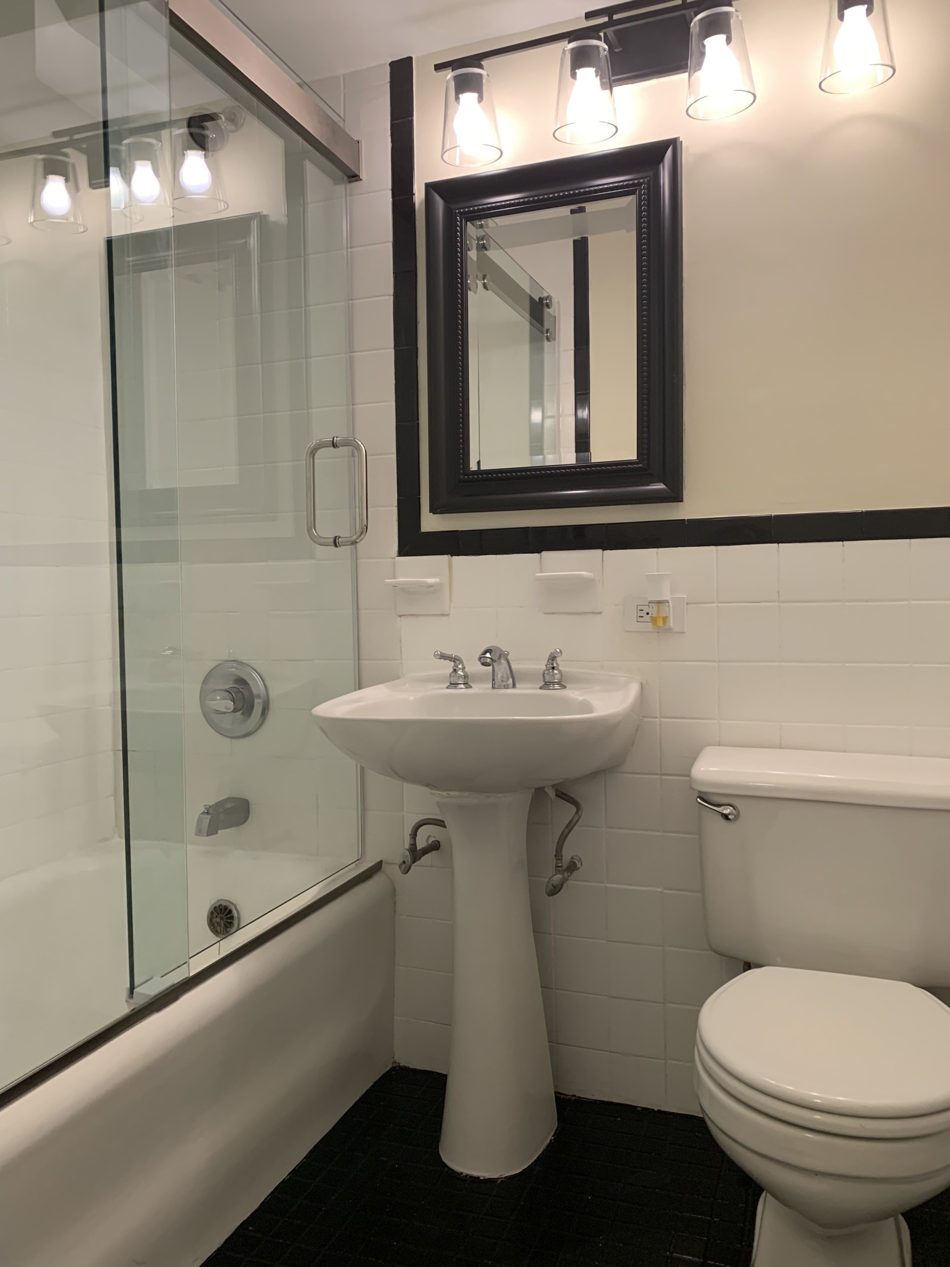 25 Tudor City Place, Unit 301 Manhattan, NY 10017 - Photo 4 of 7