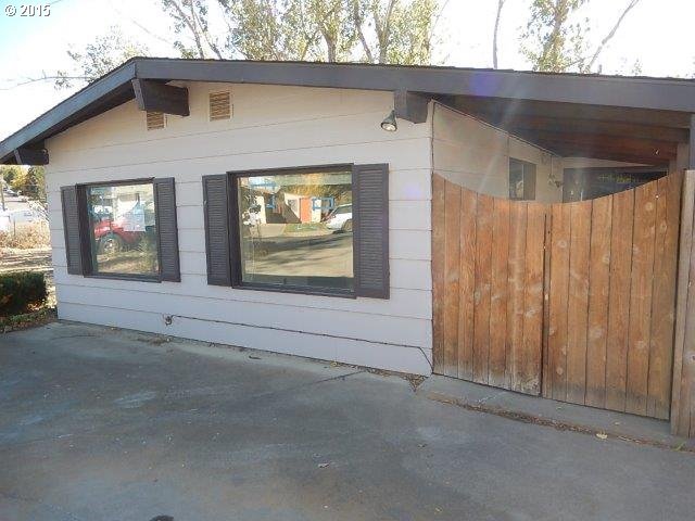 2802 Southwest Nye Avenue Pendleton, OR 97801 - Photo 4 of 27