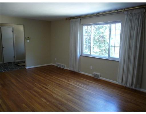 379 Midway Road Mt. Lebanon, PA 15216 - Photo 4 of 14 Gallery Image 4