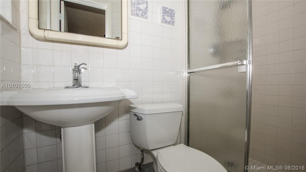 5369 Plantation Road Plantation, FL 33317 - Photo 11 of 31 Gallery Image 11