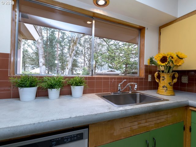 5120 Southwest Erickson Avenue Beaverton, OR 97005 - Photo 8 of 29