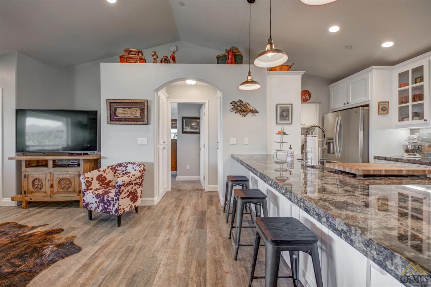 18400 Jacks Hill Road Tehachapi, CA 93561 - Photo 3 of 39