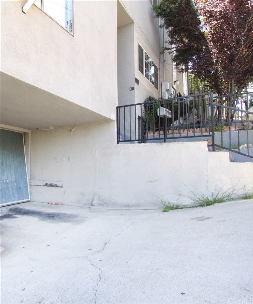 5337 Raphael Street Los Angeles, CA 90042 - Photo 21 of 29 Second Unit Entrance