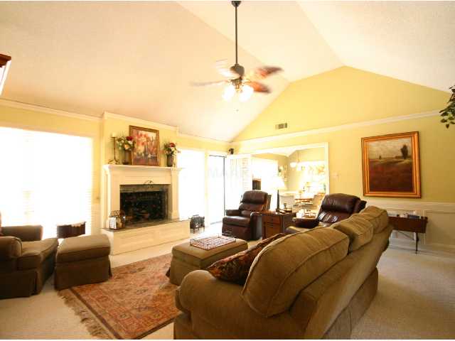3979 Bobby Jones Road Memphis, TN 38125 - Photo 2 of 9 Large Great Room with Vaulted Ceilings and a Beautfiul Fireplace.