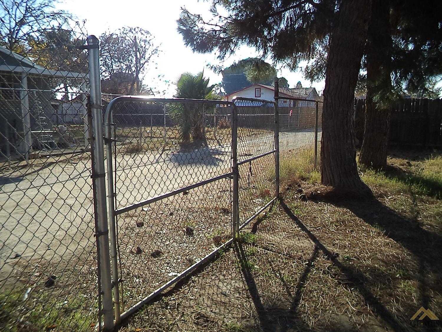 1304 Sequoia Drive Bakersfield, CA 93308 - Photo 13 of 17