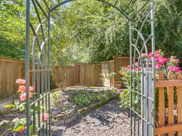 10230 Southwest Haystack Place Beaverton, OR 97008 - Photo 12 of 16 Gallery Image 12