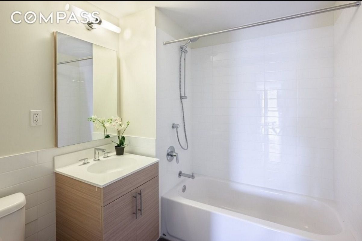 44-72 11th Street, Unit A308 Queens, NY 11101 - Photo 5 of 13