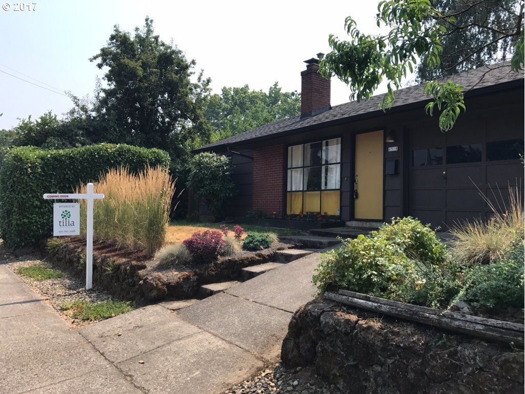 6318 Northeast Prescott Street Portland, OR 97218 - Photo 7 of 12