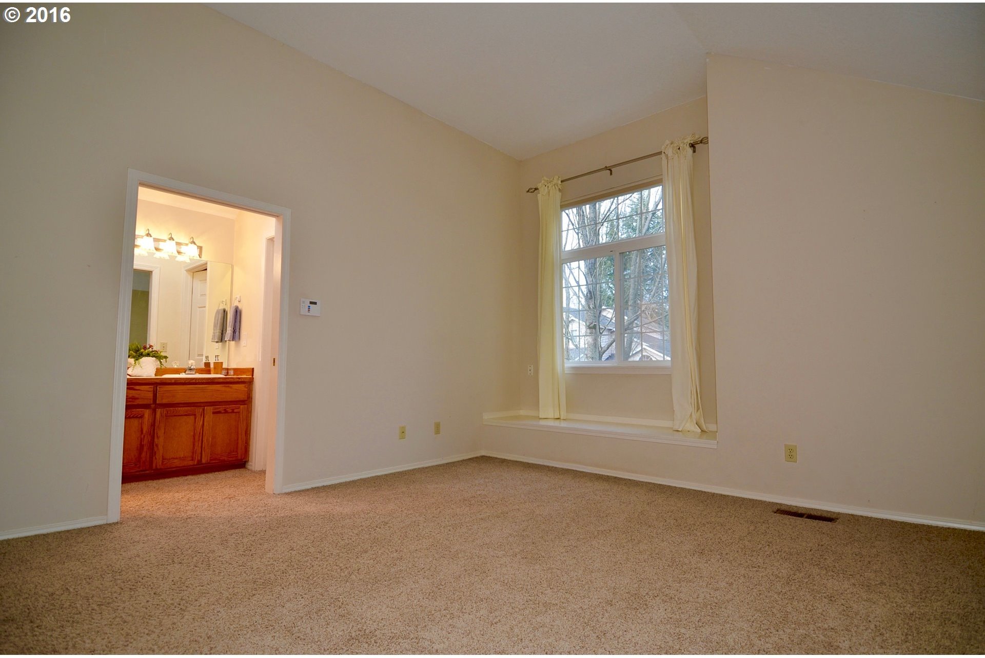 16642 Southwest Hargis Road Beaverton, OR 97007 - Photo 10 of 22 Gallery Image 10
