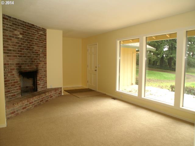 20075 Northwest Phillips Road Hillsboro, OR 97124 - Photo 6 of 16 Gallery Image 6