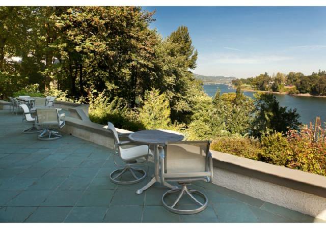 11388 Southwest Riverwood Road Portland, OR 97219 - Photo 3 of 16 Gallery Image 3