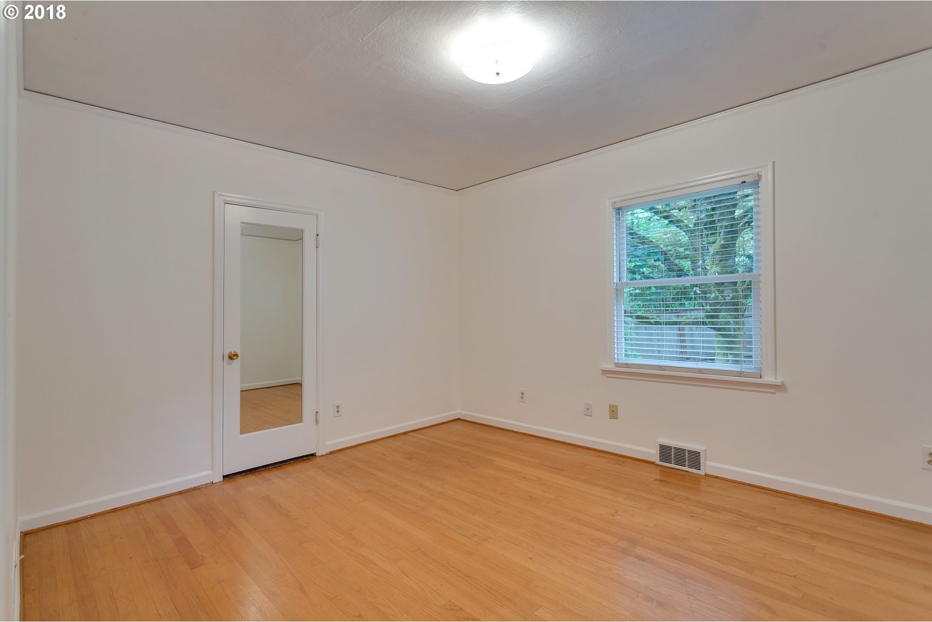 5095 Southwest Barnes Road Portland, OR 97221 - Photo 9 of 29