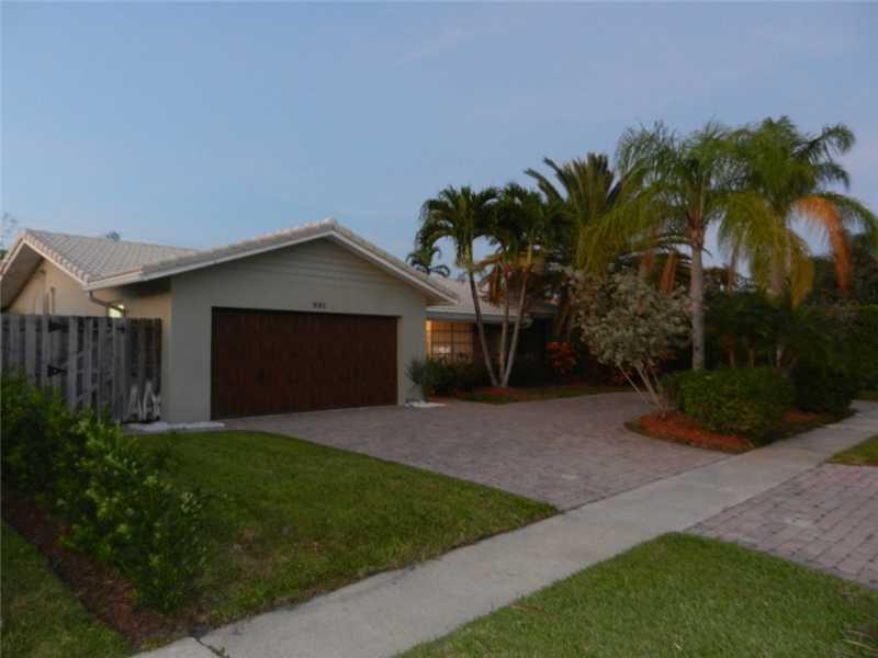 995 Southwest 13th Drive Boca Raton, FL 33486 - Photo 3 of 35