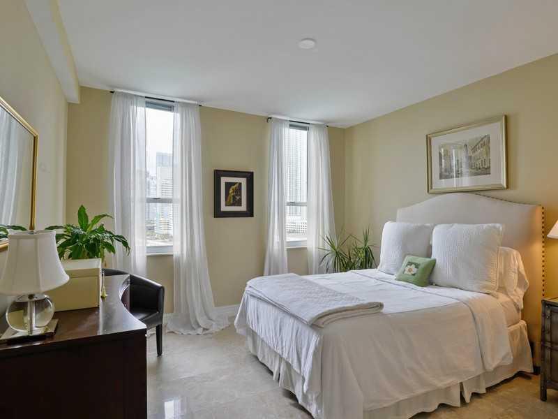 701 Brickell Key Boulevard, Unit 1402 Miami, FL 33131 - Photo 12 of 20