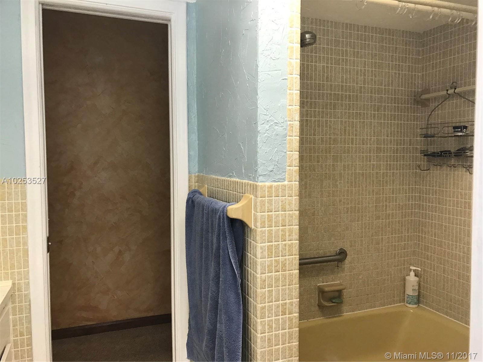 960 Southwest 74th Avenue Plantation, FL 33317 - Photo 22 of 24