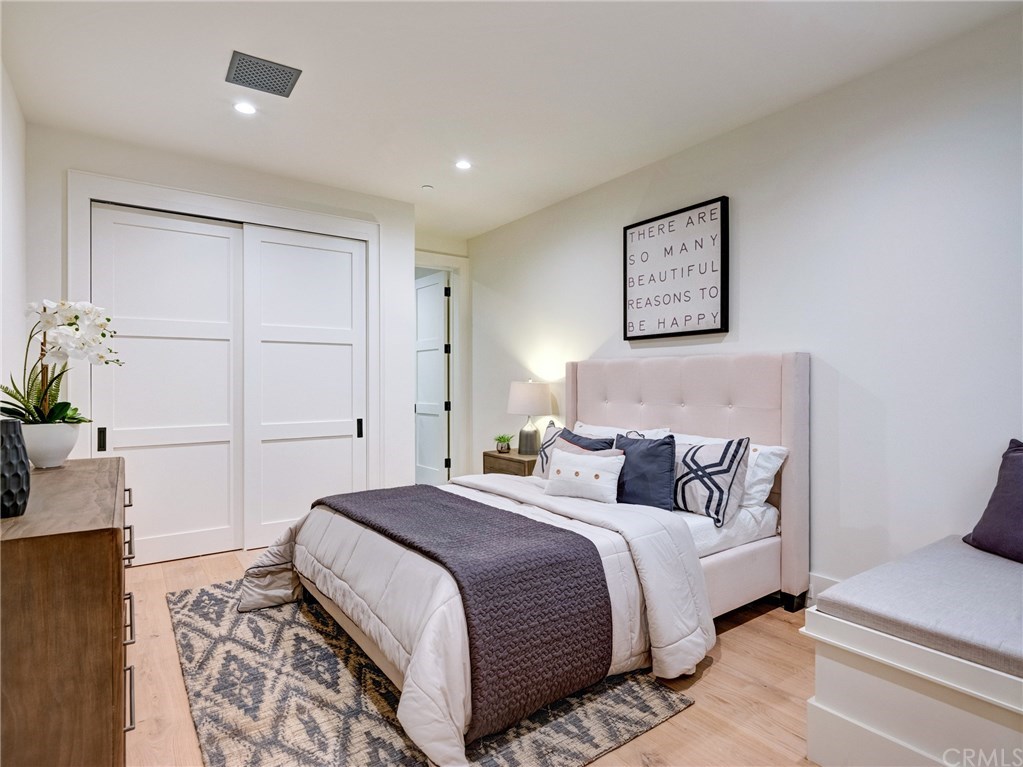 559 31st Street Manhattan Beach, CA 90266 - Photo 26 of 49 Basement bedroom suite with private en-suite bathroom.