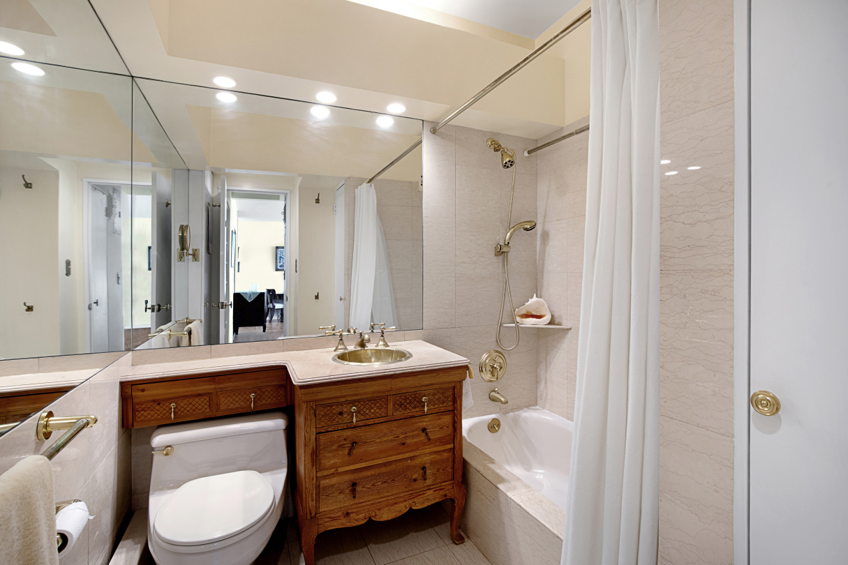 207 East 74th Street, Unit PHA Manhattan, NY 10021 - Photo 7 of 15