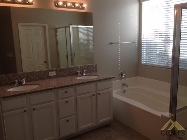 403 Bloomfield Drive Bakersfield, CA 93312 - Photo 6 of 9
