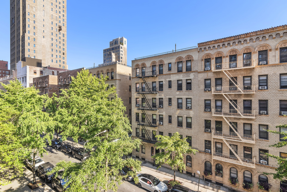 330 East 80th Street, Unit 5KL Manhattan, NY 10075 - Photo 6 of 10