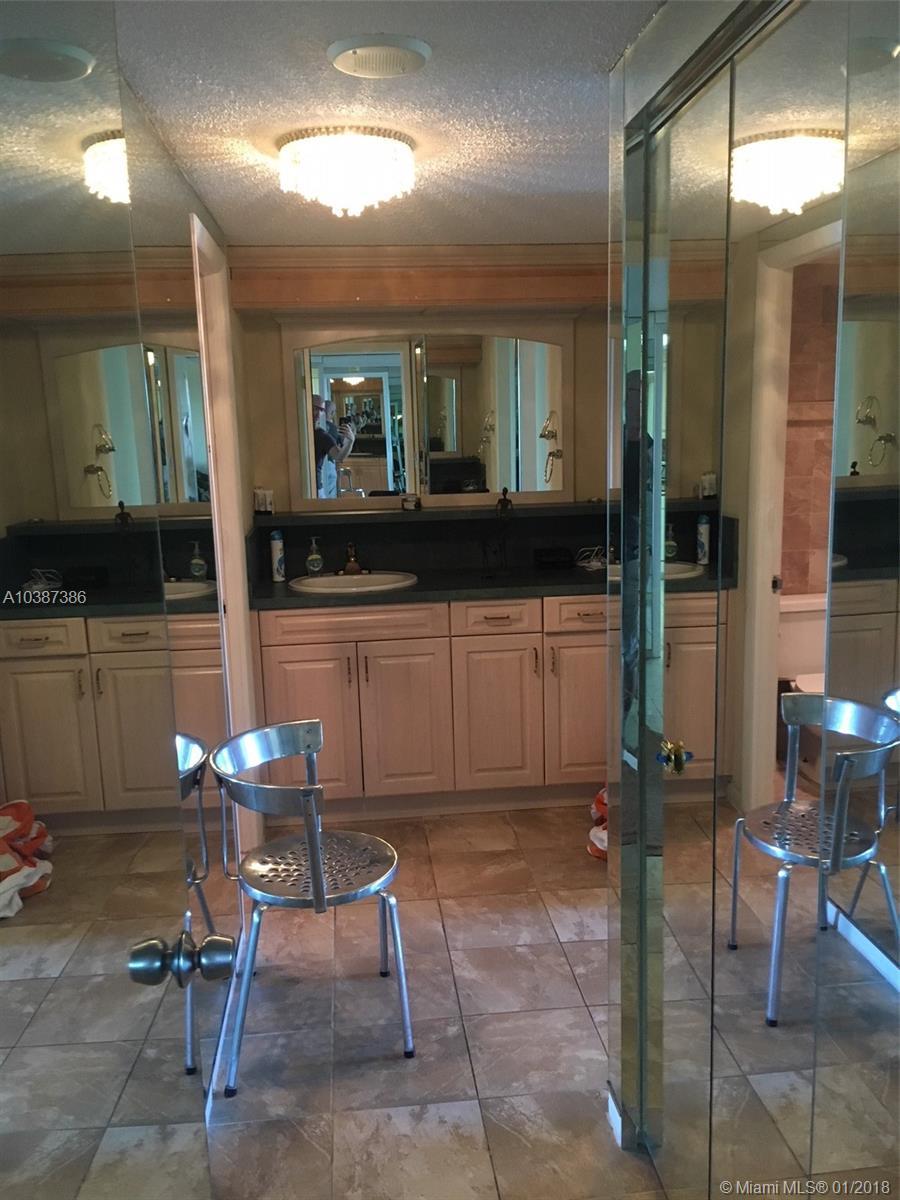 11111 Biscayne Boulevard, Unit 5D Miami, FL 33181 - Photo 4 of 15