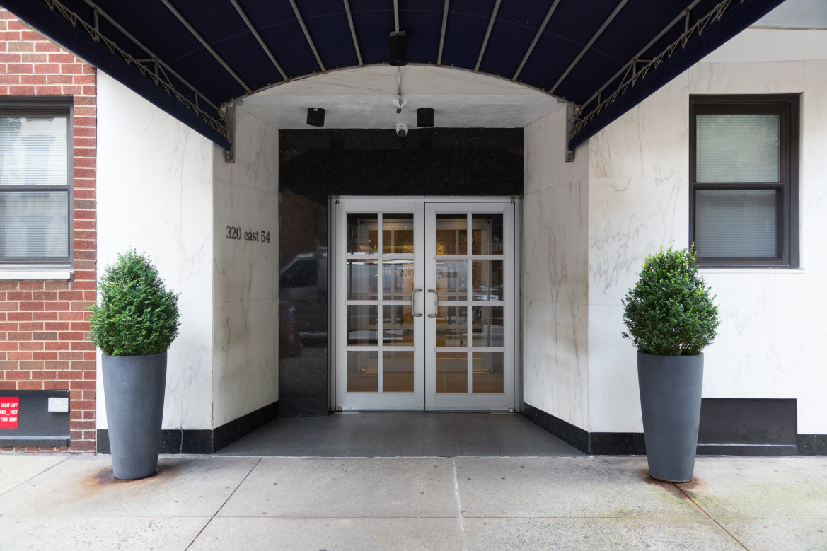 320 E 54th St, Manhattan, NY 10022 - Photo 3 of 5