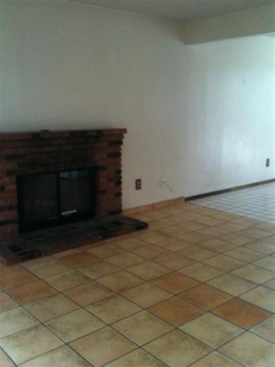 2204 Fairview Road Bakersfield, CA 93304 - Photo 3 of 9