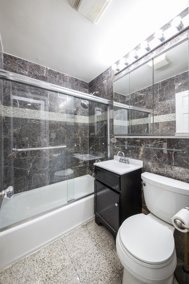 368 West 23rd Street, Unit 2F Manhattan, NY 10011 - Photo 7 of 9