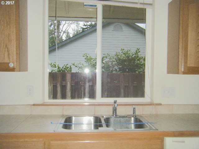 413 Addison Lane Cave Junction, OR 97523 - Photo 13 of 28 Gallery Image 13