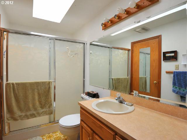 4834 Southwest Garden Home Road Portland, OR 97219 - Photo 11 of 16 Gallery Image 11