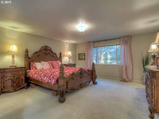 1839 Southwest 34th Street Gresham, OR 97080 - Photo 5 of 16 Gallery Image 5