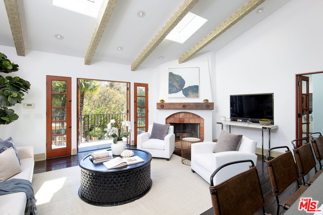 475 Halvern Drive Los Angeles, CA 90049 - Photo 6 of 26