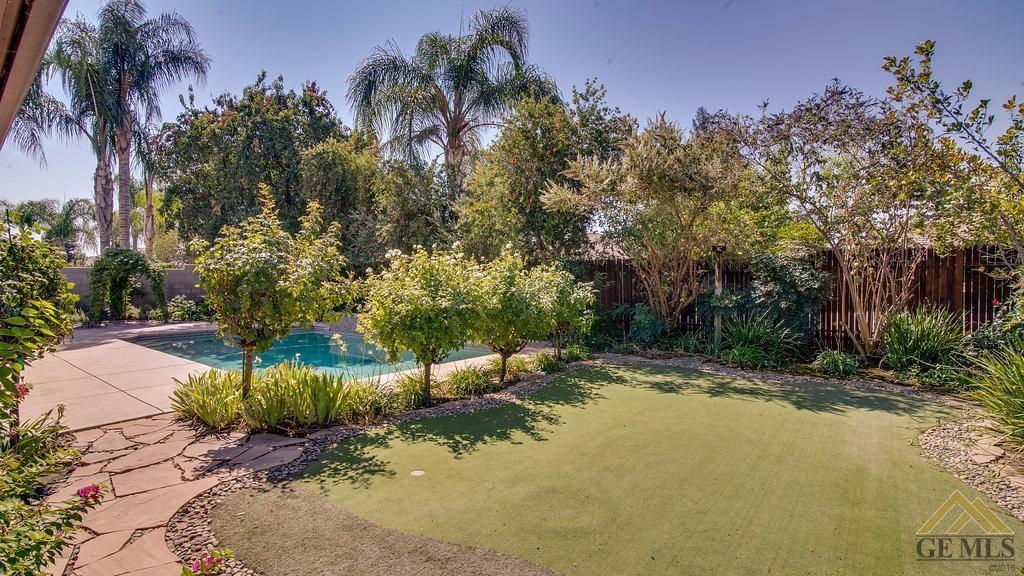 10207 Skiles Drive Bakersfield, CA 93311 - Photo 9 of 34