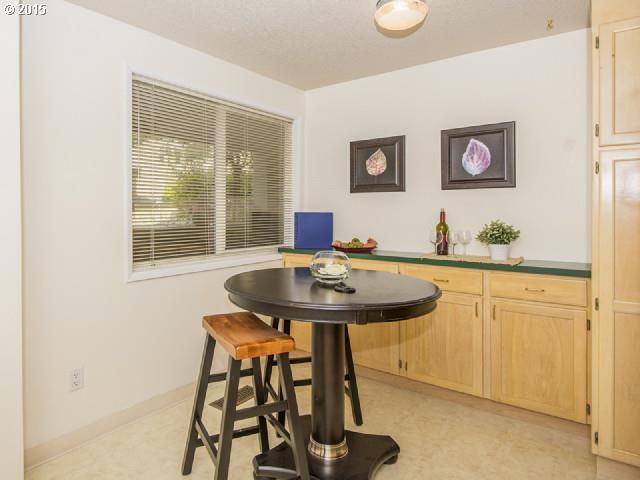 5630 South Riverside Lane, Unit 22 Portland, OR 97239 - Photo 8 of 16 Gallery Image 8