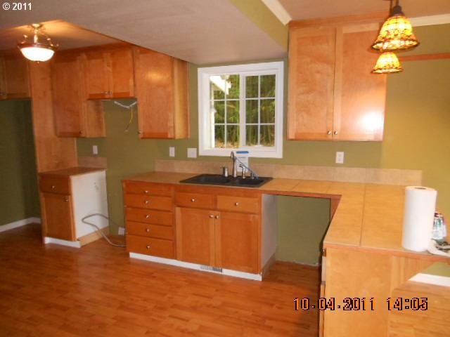 7239 Southwest 3rd Avenue Portland, OR 97219 - Photo 3 of 16 Gallery Image 3