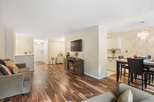 $759,000 | 122 Ashland Place, Unit 4L | Downtown Brooklyn