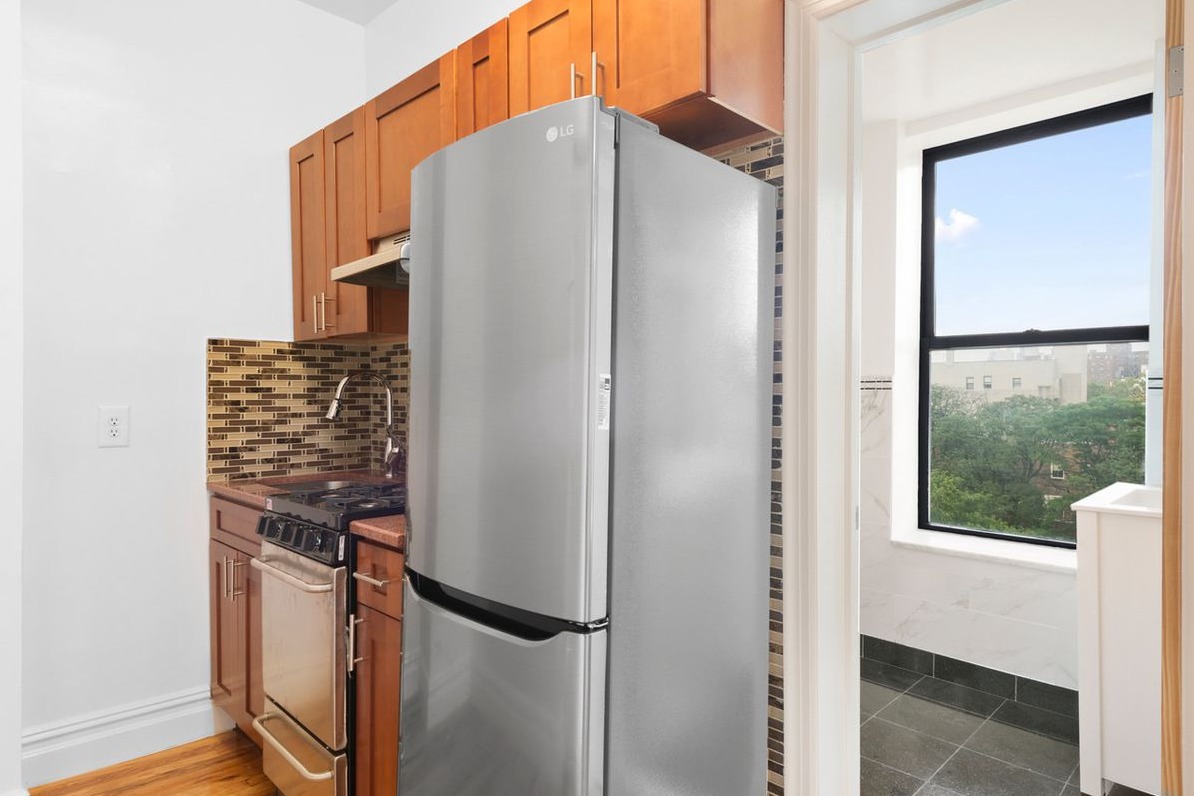 243 Henry Street, Unit 8 Manhattan, NY 10002 - Photo 2 of 6