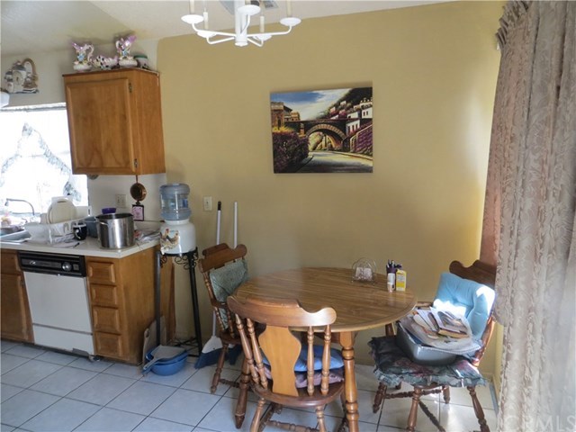 371 Red Spruce Place Perris, CA 92570 - Photo 2 of 10