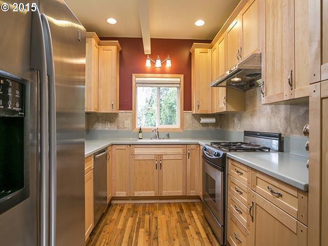 14 Southwest Alice Street Portland, OR 97219 - Photo 6 of 16