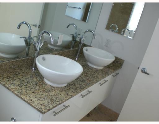 41 Southeast 5th Street, Unit 1517 Miami, FL 33131 - Photo 15 of 16