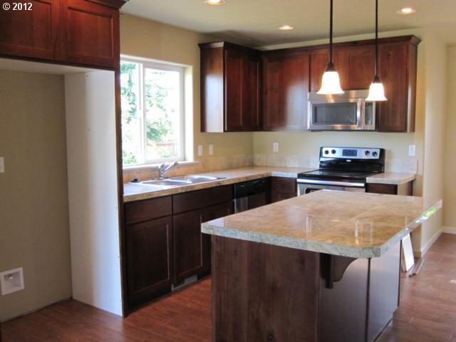 2118 Southeast Barnes Road Gresham, OR 97080 - Photo 4 of 15 Gallery Image 4