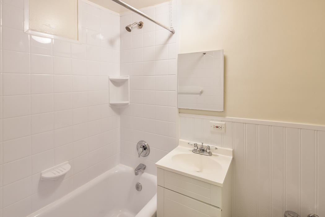25 Tudor City Place, Unit 214 Manhattan, NY 10017 - Photo 3 of 10